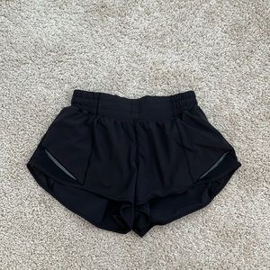 Lululemon Hotty Hot Shorts 2.5 in